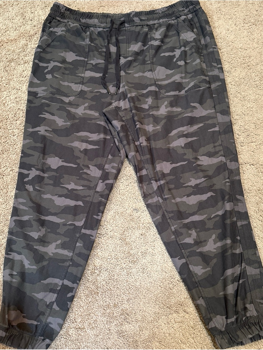 Athleta Women's Camo Farallon Joggers Size 18
